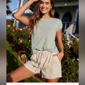 Bella Dahl frayed hem pocket shorts
